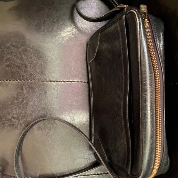 Louis Vuitton Epi Leather Crossbody - Picture 2 of 8